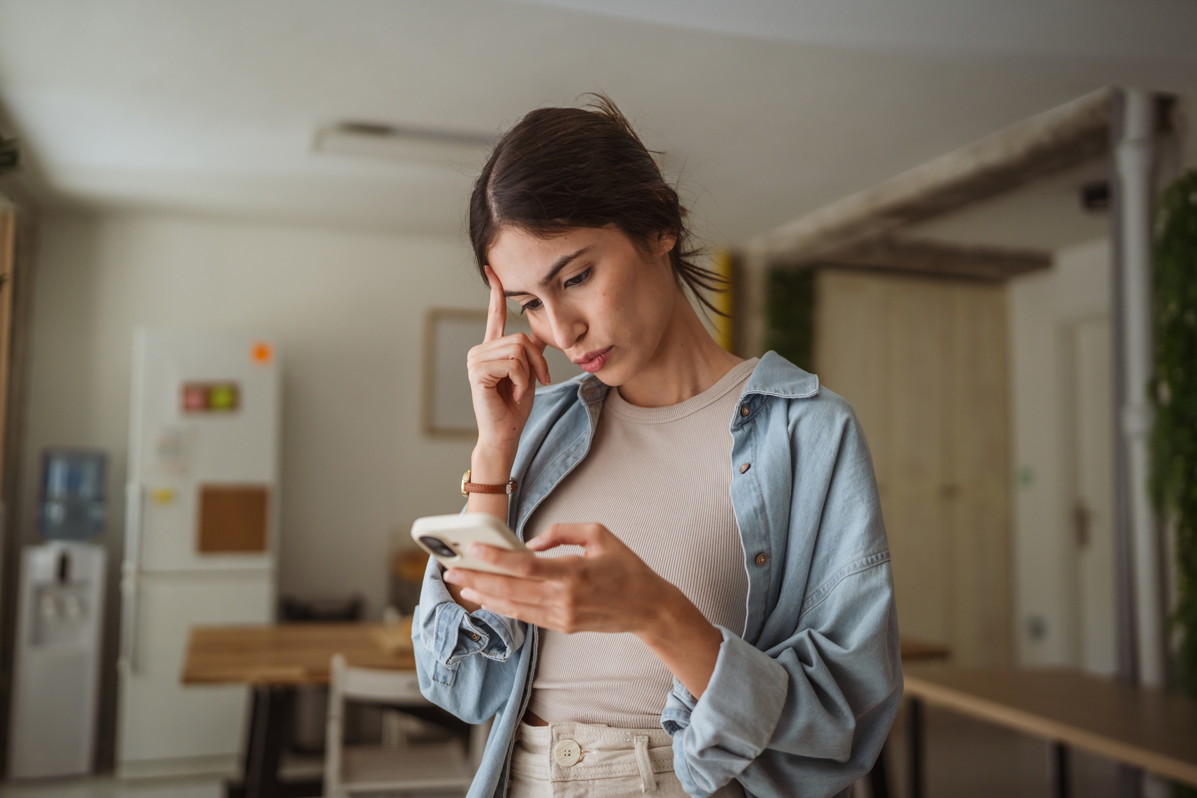 Qué mirar en la ficha de una app antes de instalarla en el móvil