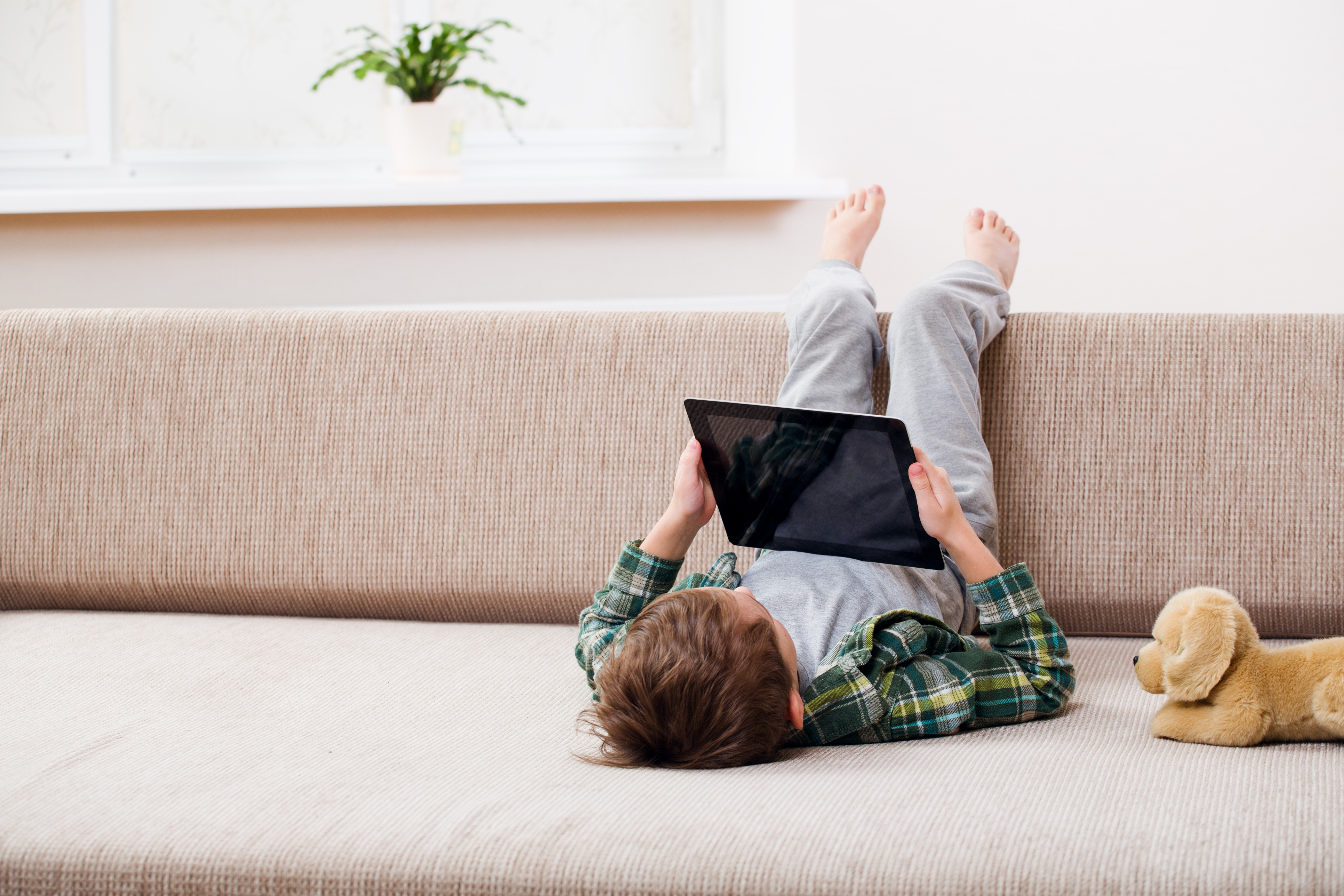 Niño con tablet