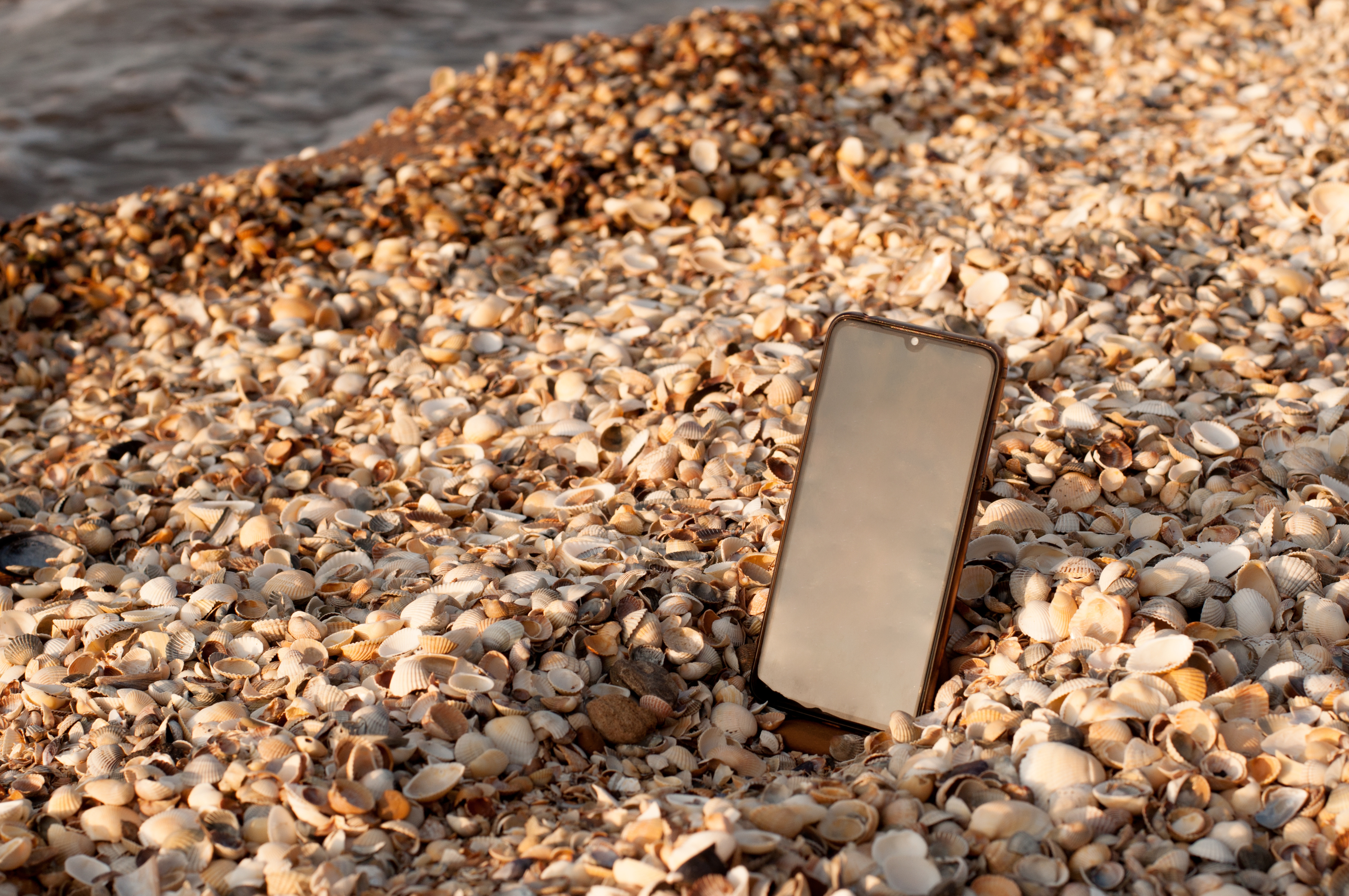 Cómo proteger el móvil en la playa