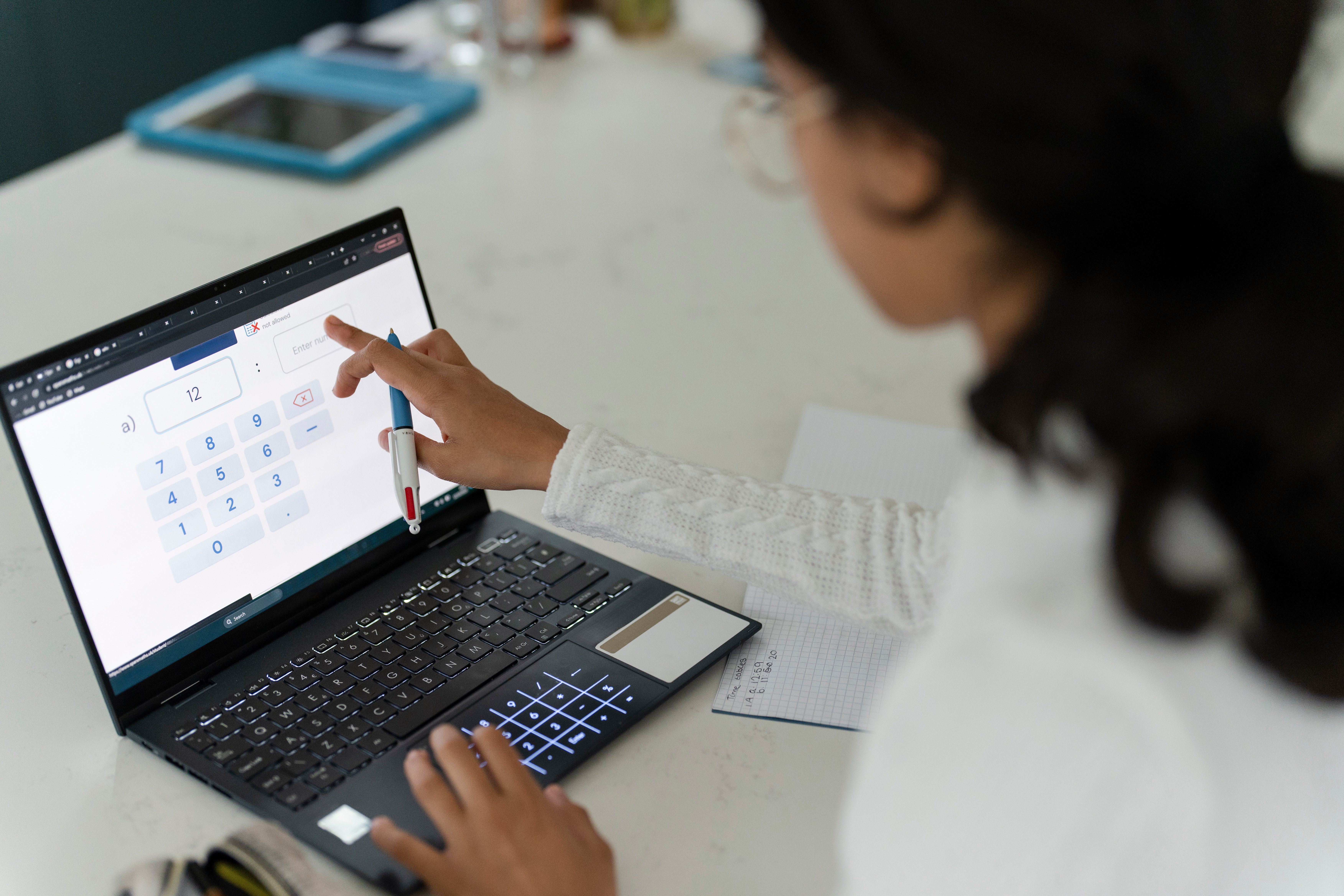 ¿Realmente vale la pena comprarse un portátil táctil?