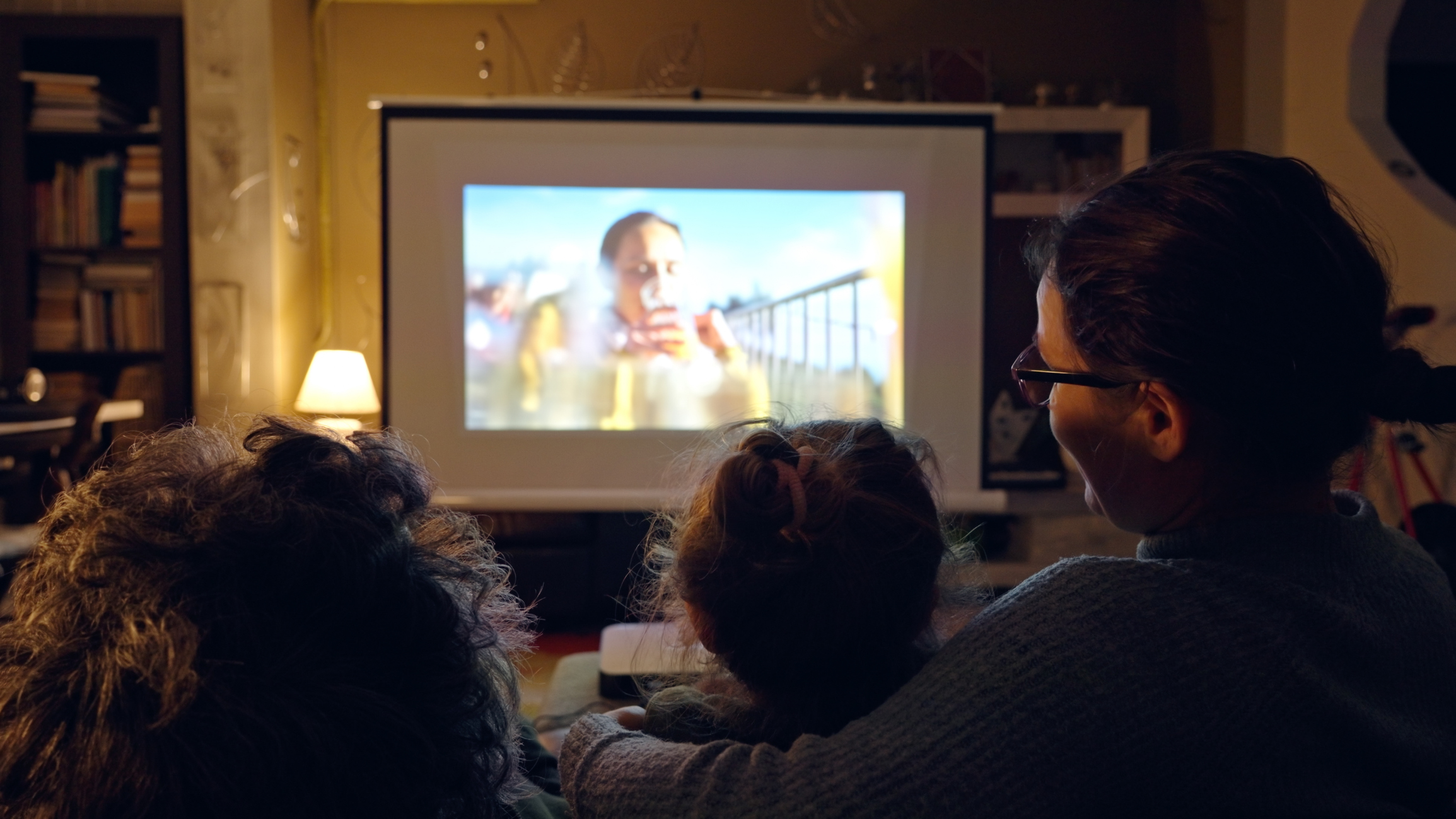 &iquest;Proyector o Smart TV? Con cu&aacute;l quedarte y por qu&eacute;