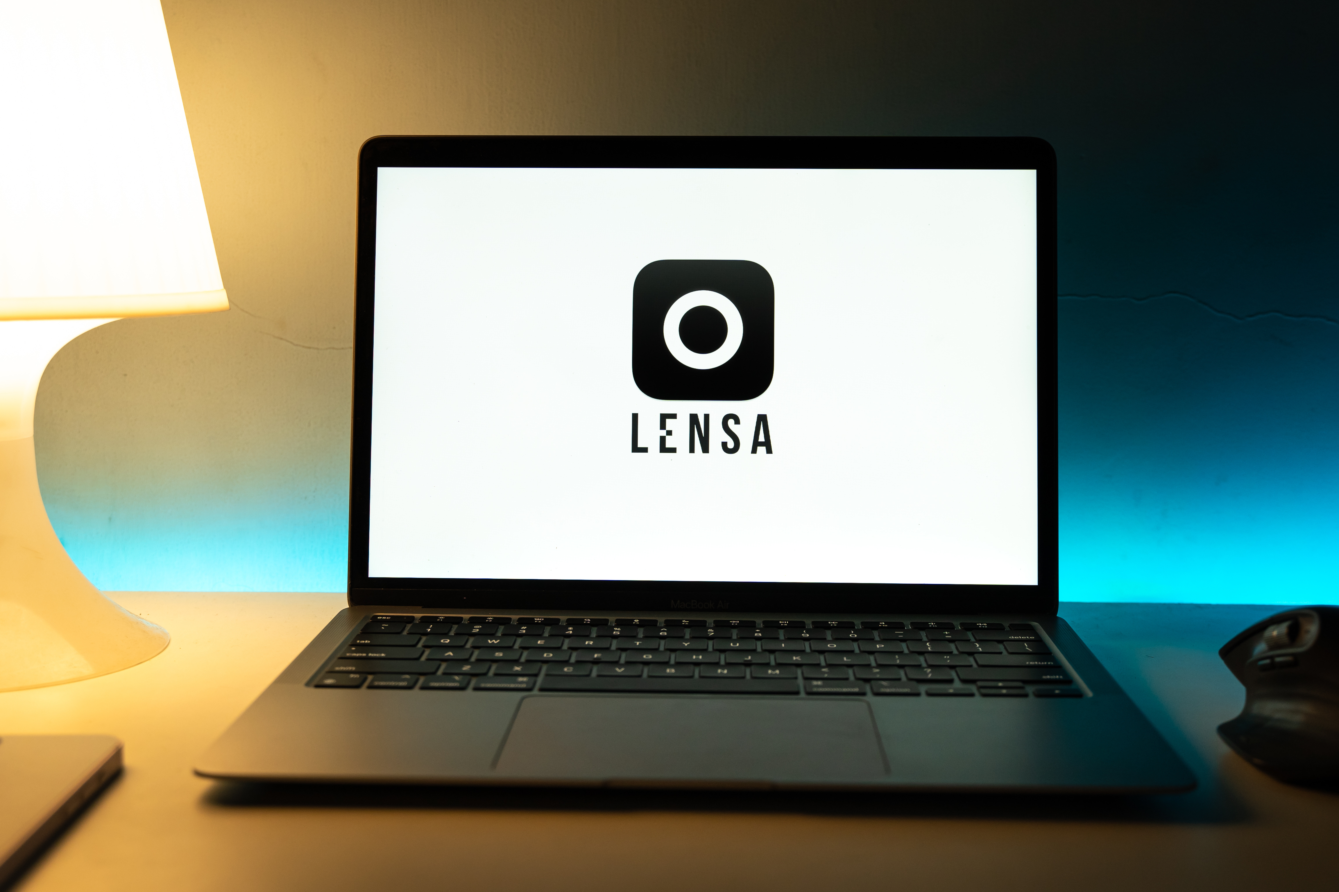 Lensa AI: ¿Cómo desatar tu creatividad con avatares únicos?