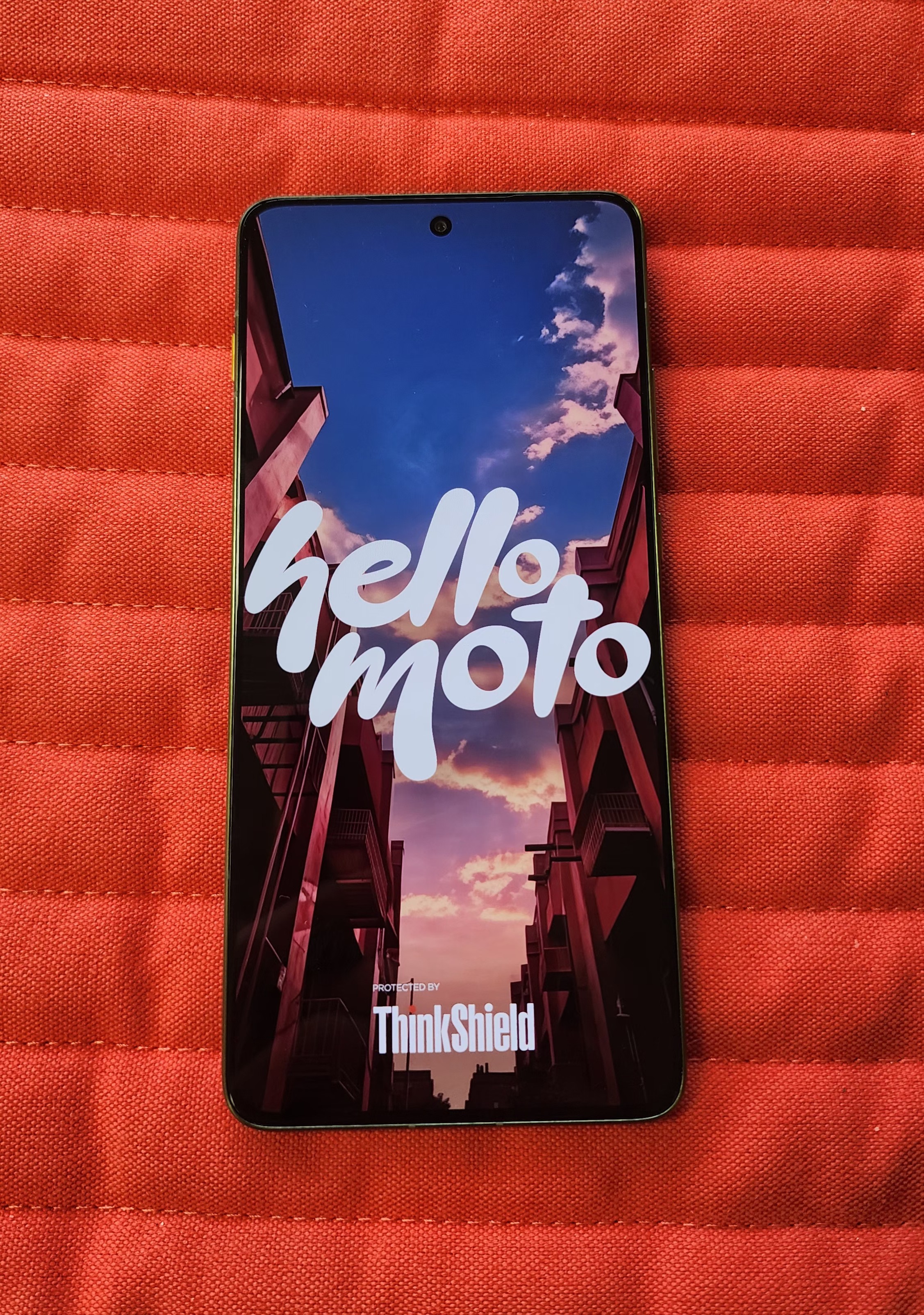 Motorola Edge 70 redefine el concepto premium: el ultrafino que parece de otro planeta