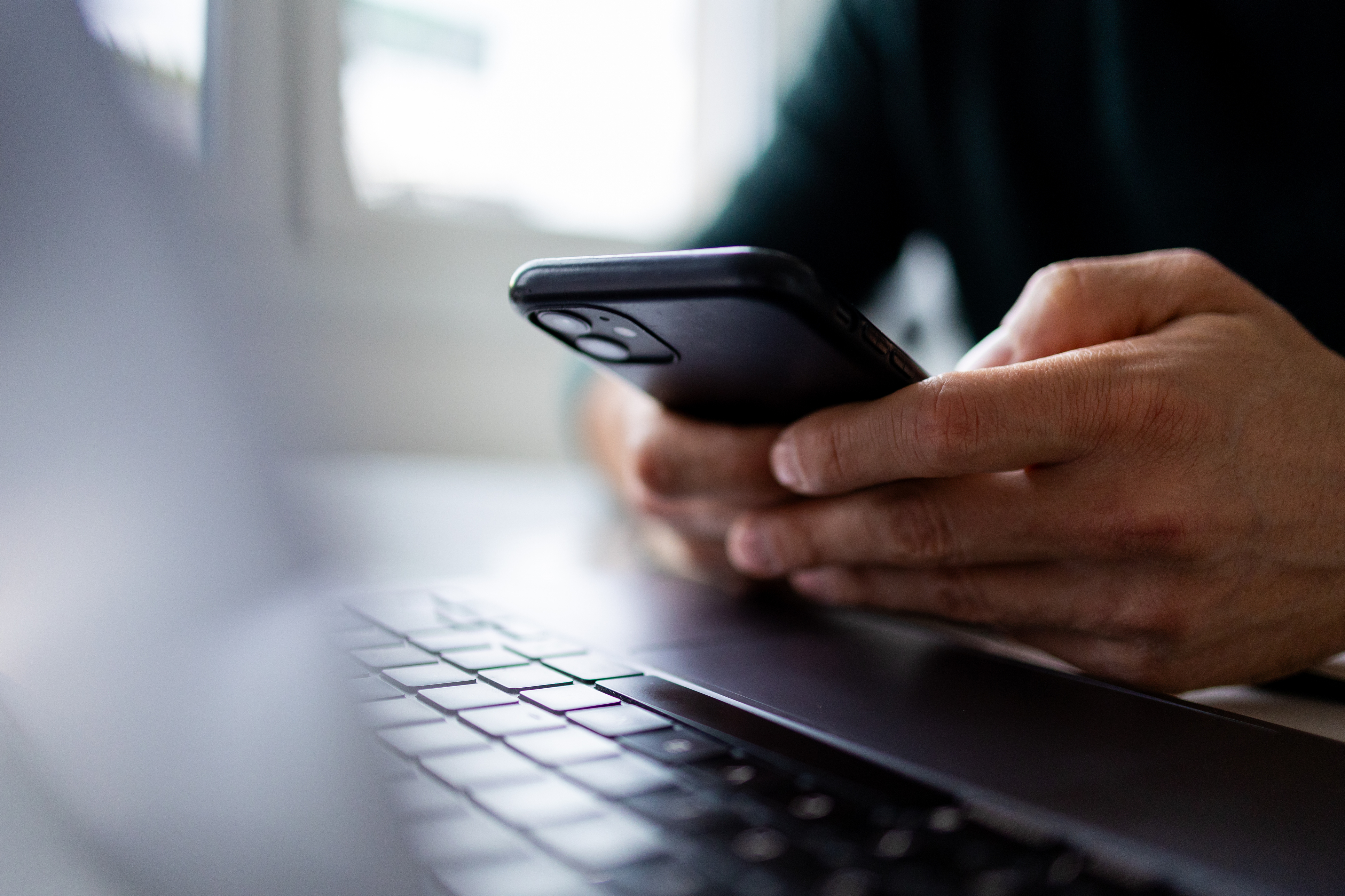 Cómo conectar el móvil al PC sin cables con apps