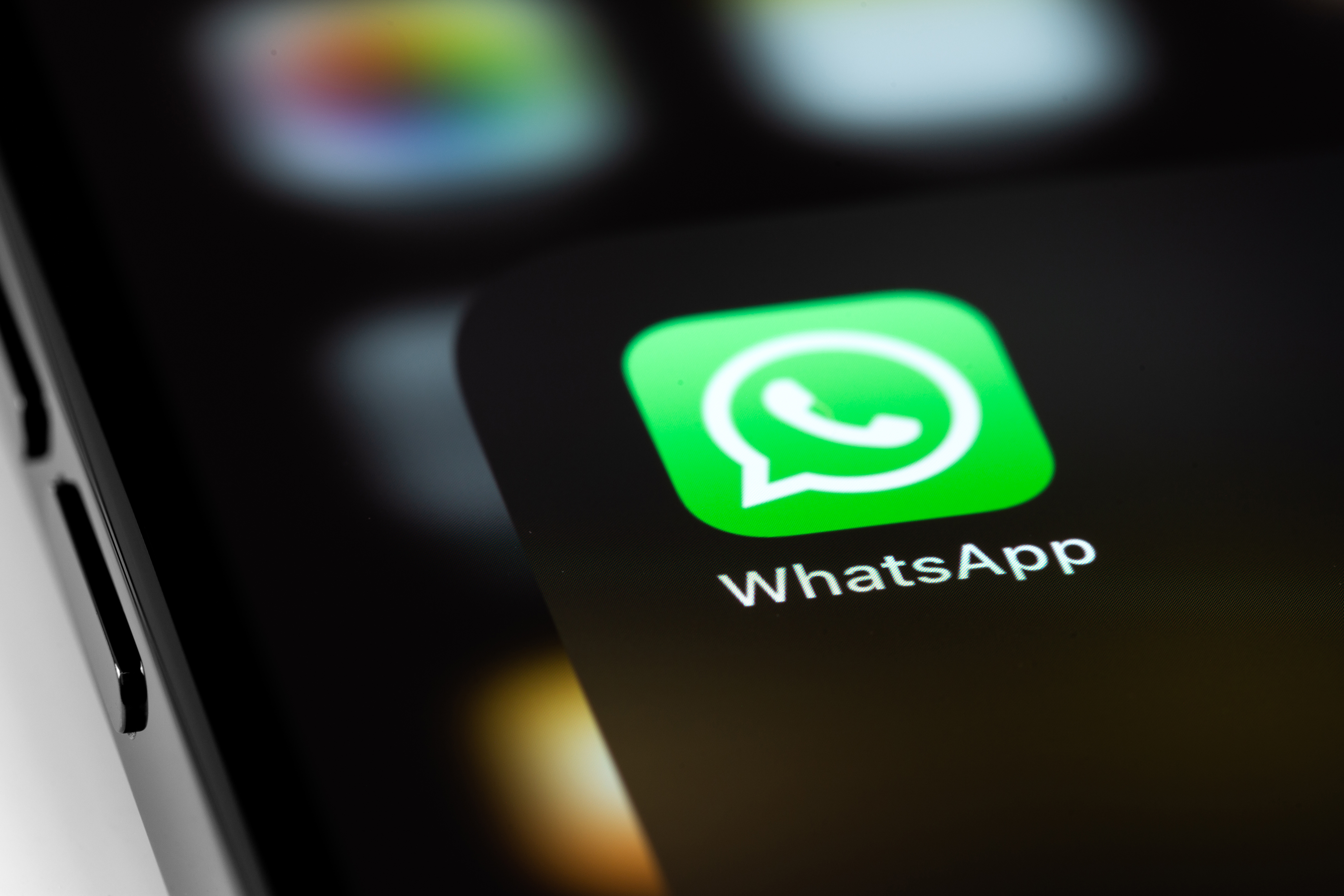 ¿Te espía WhatsApp? Lo que dicen los permisos que nunca leíste