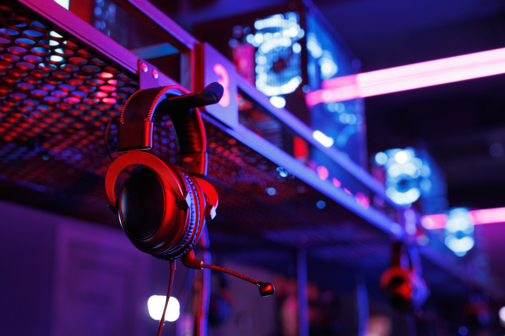 Comparativa de cascos gaming vs auriculares profesionales