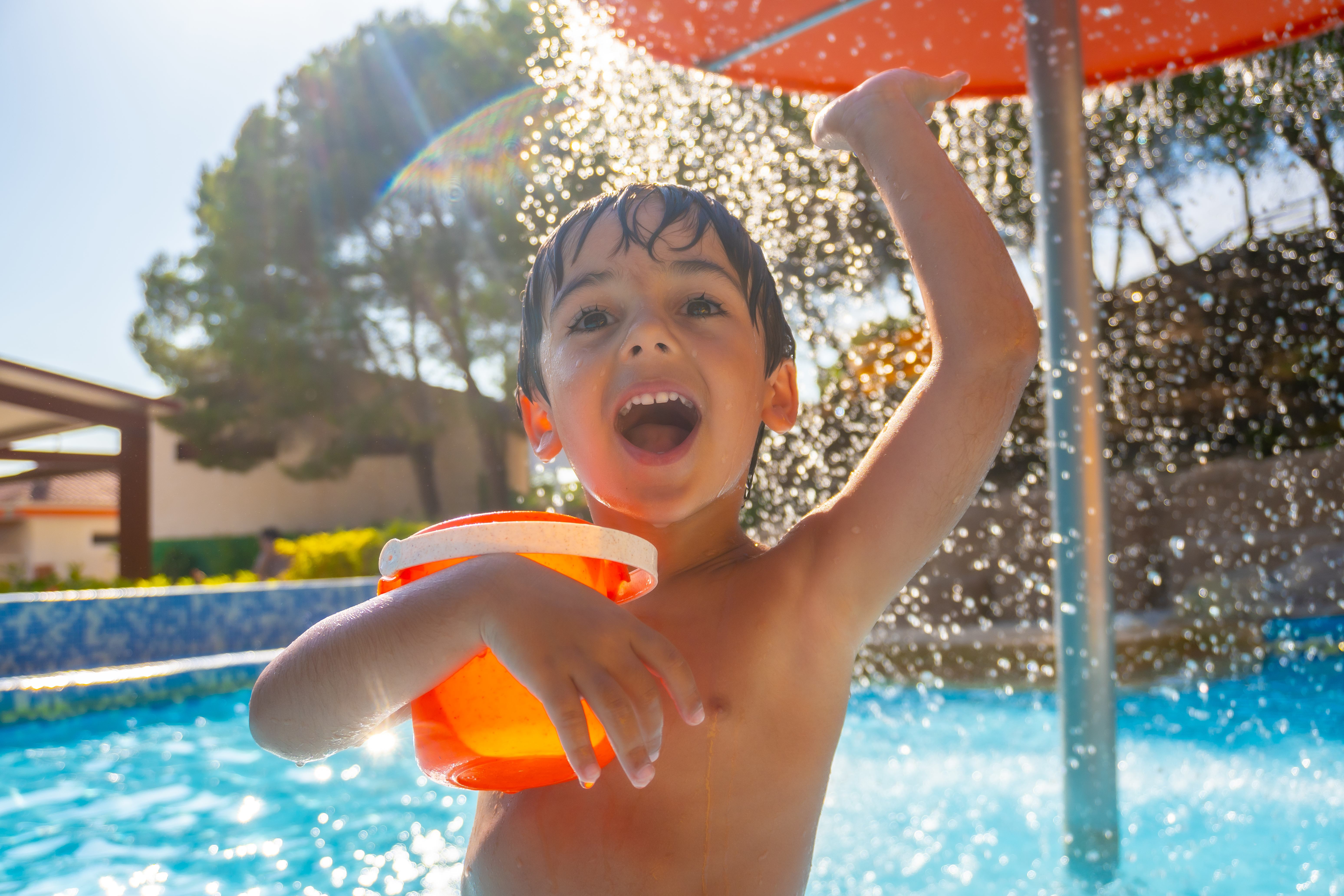 Juegos para la piscina: ideas para disfrutar del verano en el agua