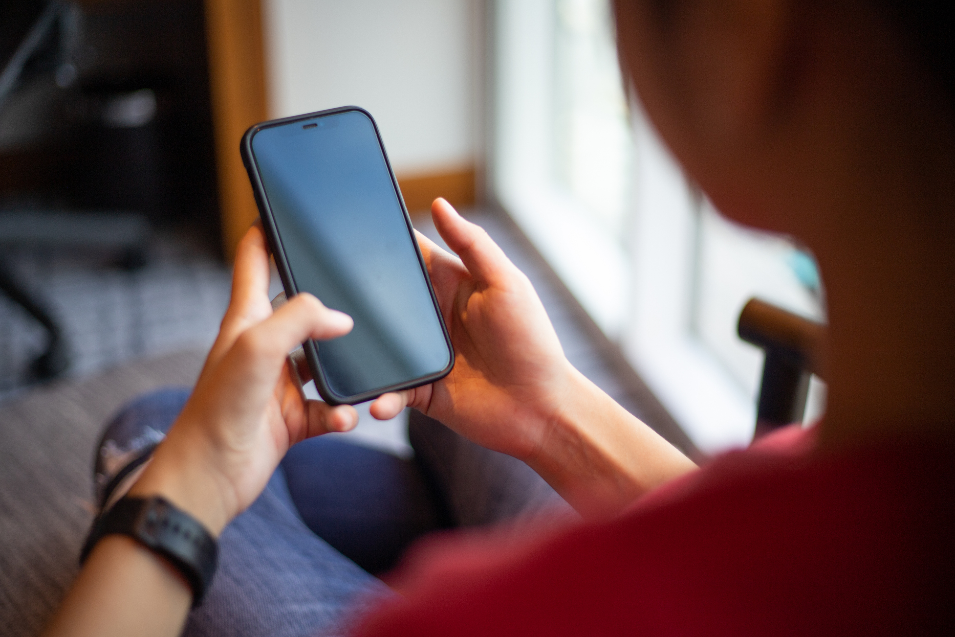 Qué mirar en la ficha de una app antes de instalarla en el móvil