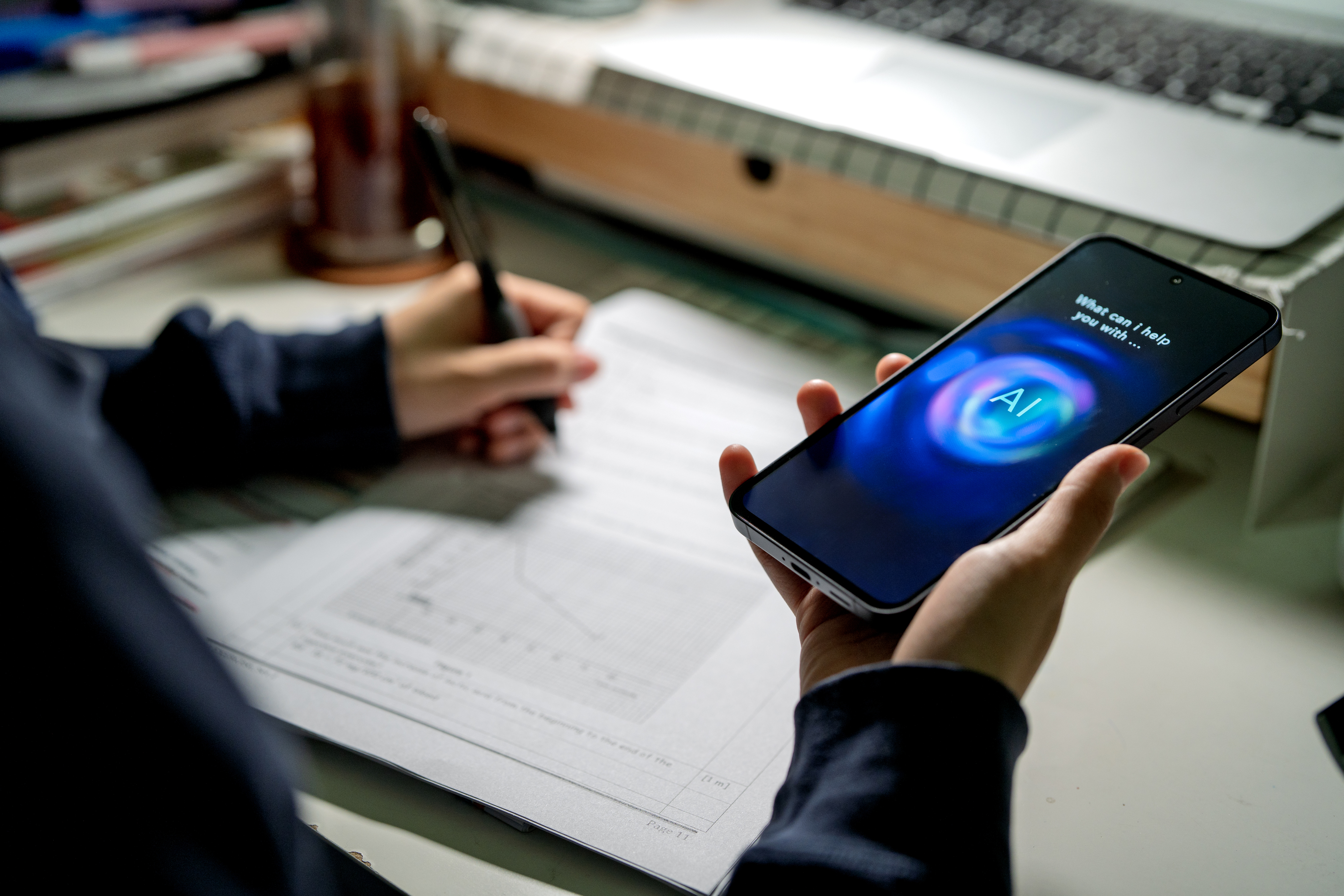 Asus se despide de sus smartphones para centrarse en IA y PCs